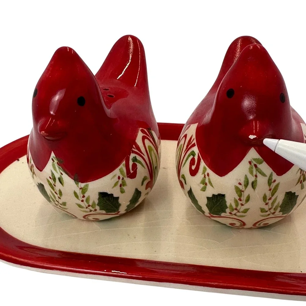 Red Cardinal Bird Ceramic Salt and Pepper Shaker Set‎ with Tray Christmas Holly